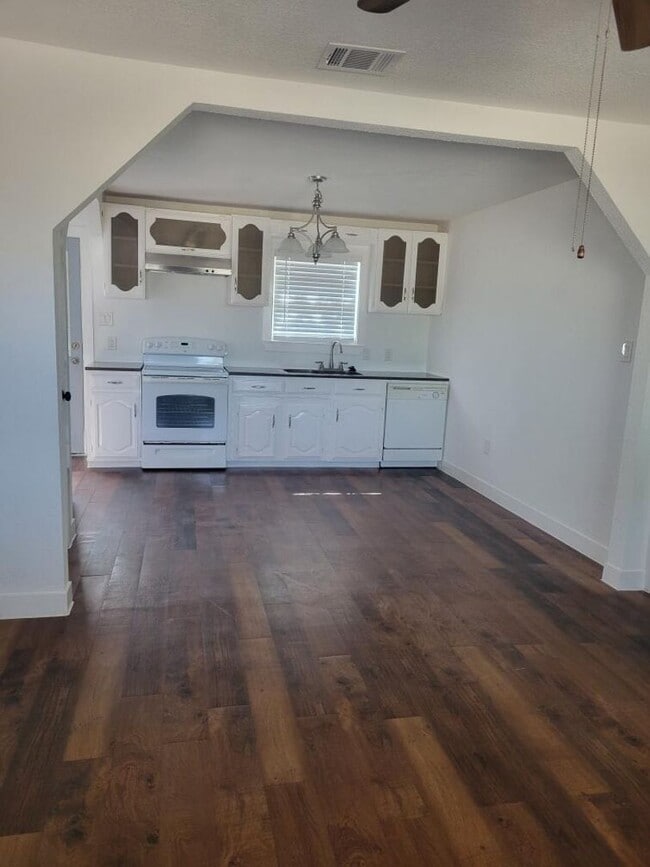 Photo - 8610 Webb Rd