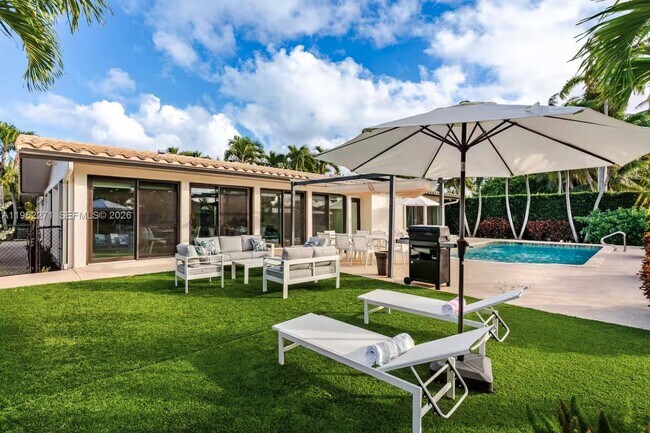 636 Hibiscus Dr