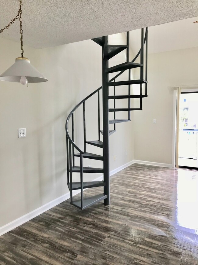 1880 Colony Dr