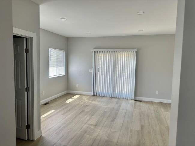 Photo - 7945 High St