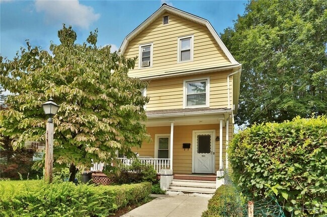 Building Photo - 521 Manhattan Ave Unit 1 Rental