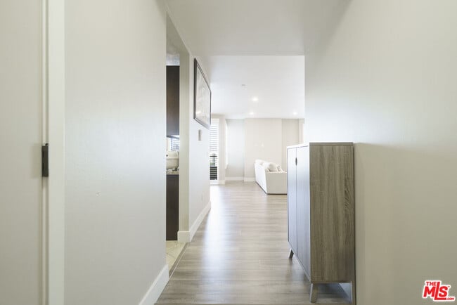 Photo - 871 Crenshaw Blvd Unit 406