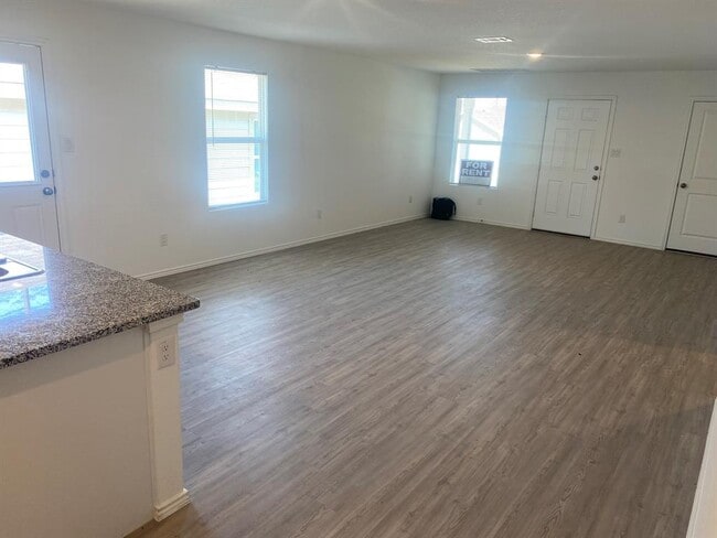 Photo - 7102 Satellite Wy