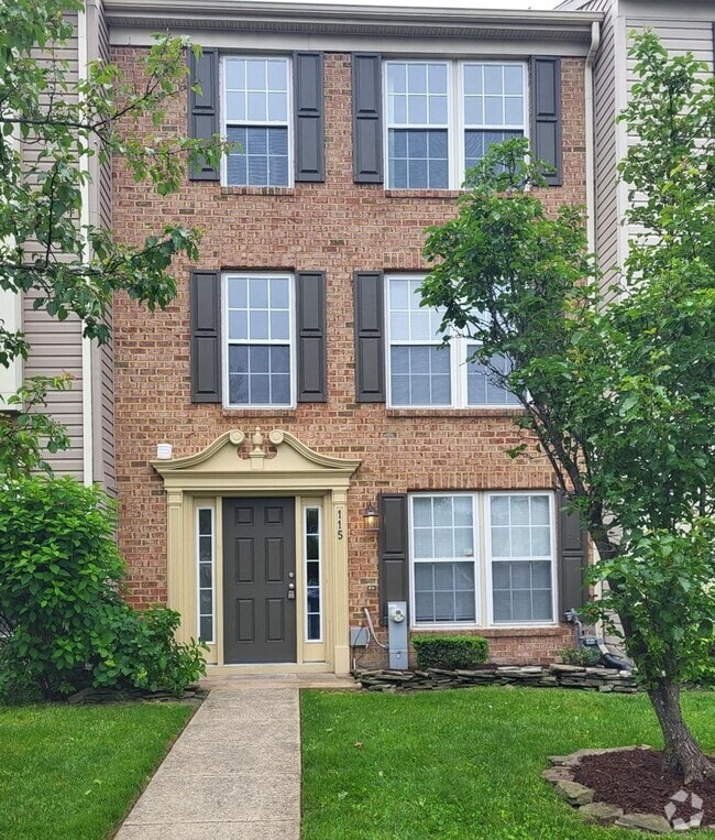 Building Photo - SPACIOUS 3-Level Townhome in Winston's Choice