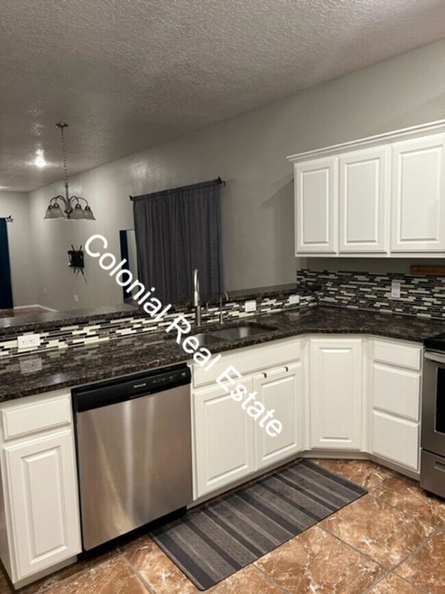 Spacious and updated 3 bedroom 2 bathroom House House Rental in