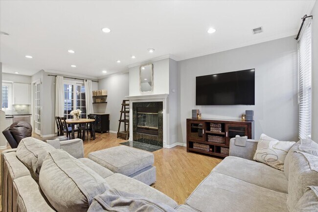 Photo - 2140 N Winchester Ave Unit 10