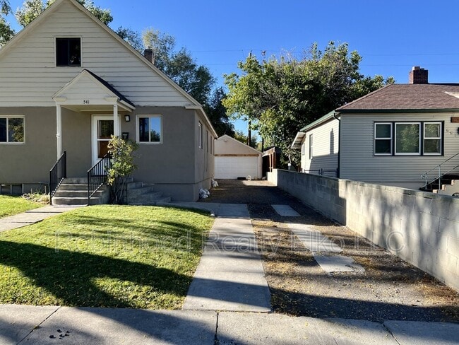Photo - 541 Oak St