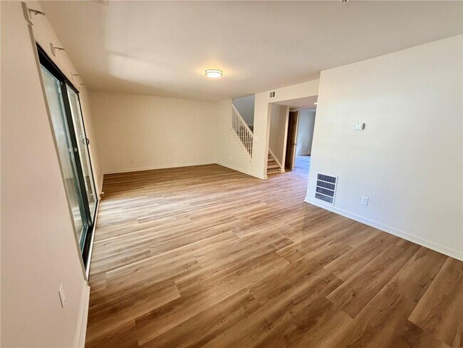 Photo - 732 Hanover Ln SE