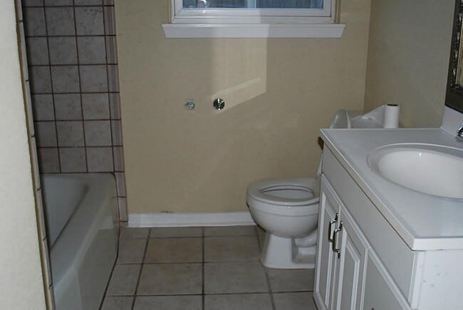 Photo - 6611 Housman