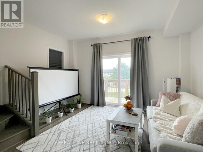 Photo - 1 Markle Cres