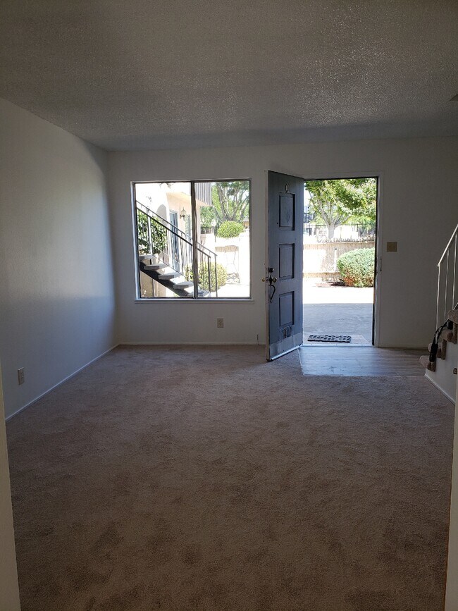 3395 E Sierra Madre Ave Townhome Townhome Rental in Fresno CA