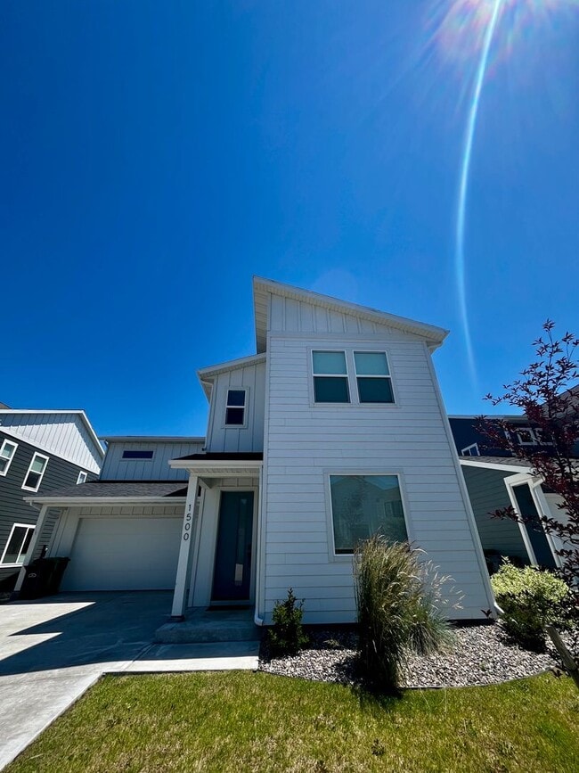 Modern 3-Bedroom Home Close to Gallatin Co... - Modern 3-Bedroom Home Close to Gallatin Co...