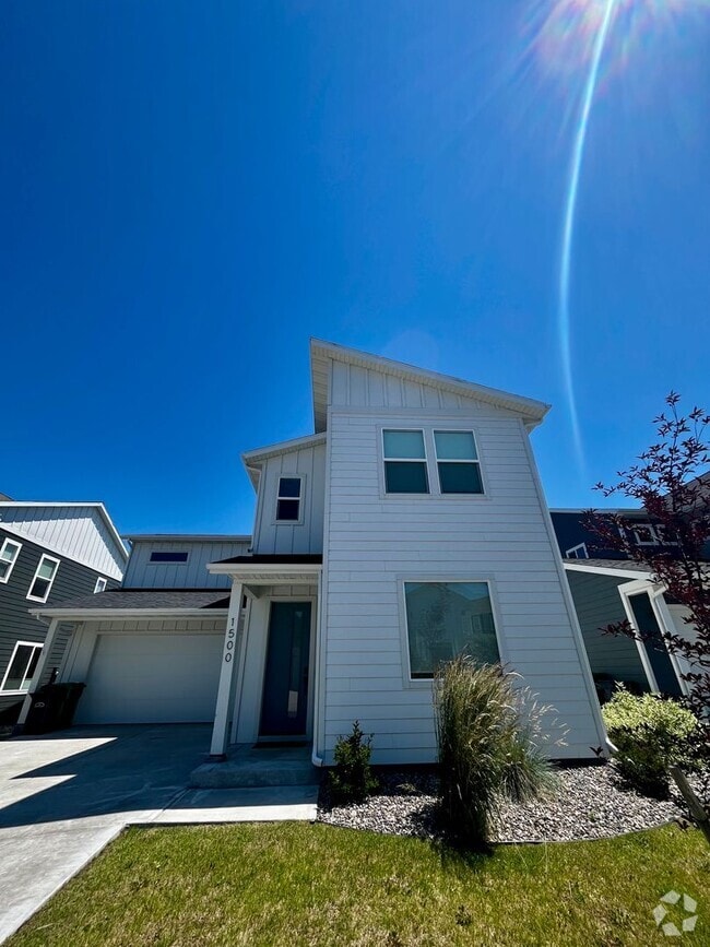 Building Photo - Modern 3-Bedroom Home Close to Gallatin Co...
