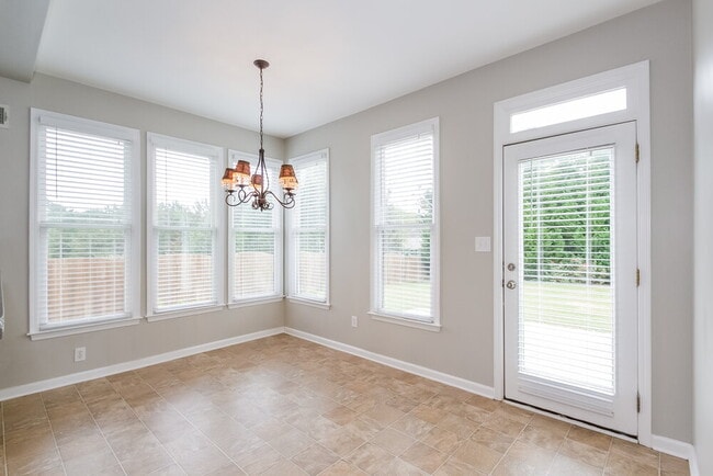 Photo - 214 Elmbrook Ln