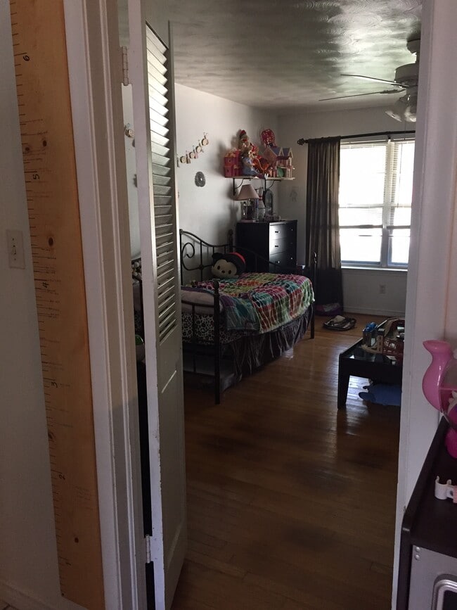 Photo - 1512 meandering way