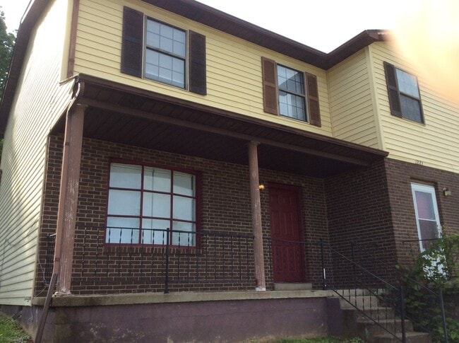Building Photo - 1223 Clear Ridge Ln