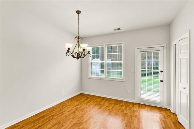 Photo - 3862 Guilderoy Ln