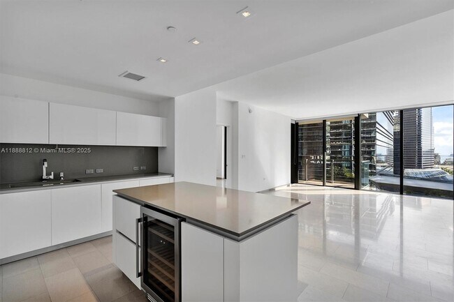 Photo - 88 SW 7th St Unidad 1007