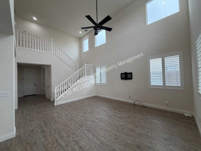 327 Las Flores Dr