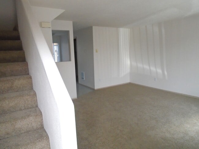 Building Photo - 170 N 7th St