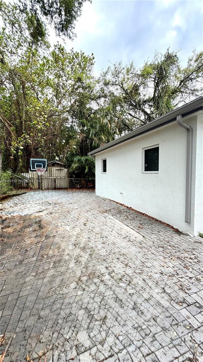 Photo - 7537 NW 3rd Ave Unidad 2