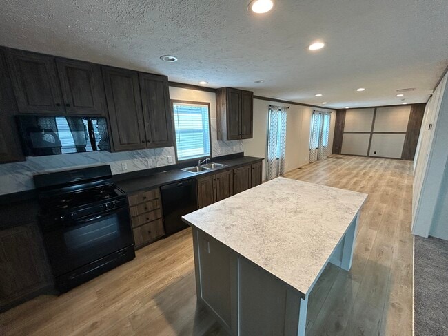 Photo - 194 Colorado St