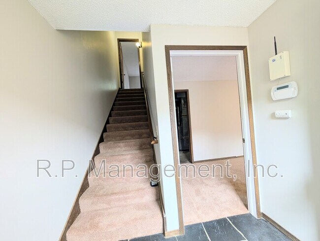 Photo - 170 Wentworth Ave W