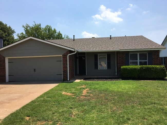 Building Photo - 3 Bed/2 Bath Home with Additional Space -- Available for Scheduling Showings Now!