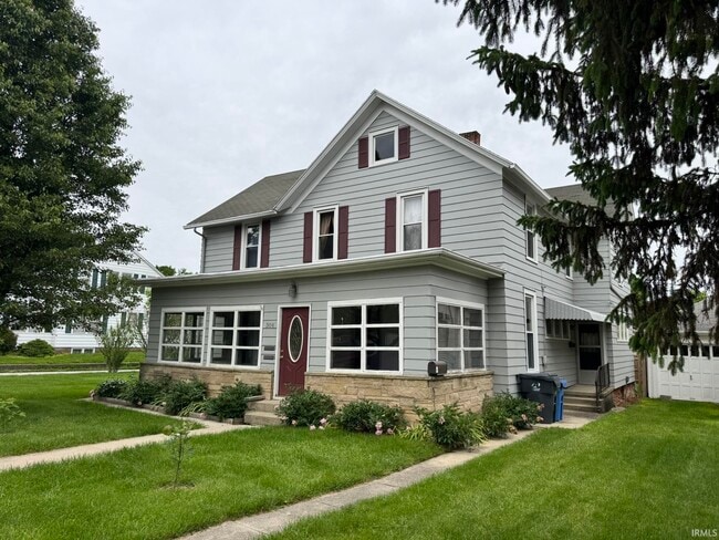 Photo - 304 N Main St