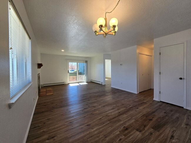 Photo - 1300 Iris St