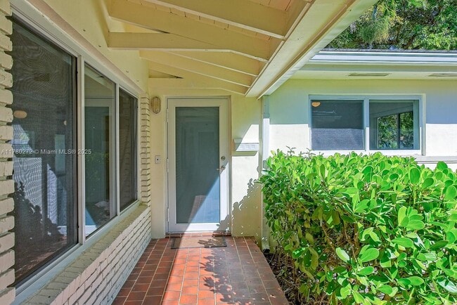 Photo - 5400 Orduna Dr