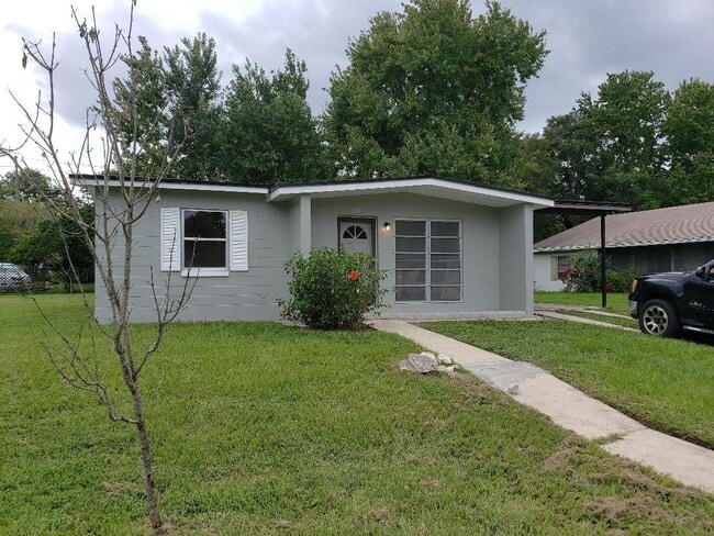 Building Photo - 2 Bed 1 Bath Home | Pet Friendly | Washer ...