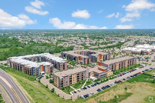 Building Photo - 610 West Rental