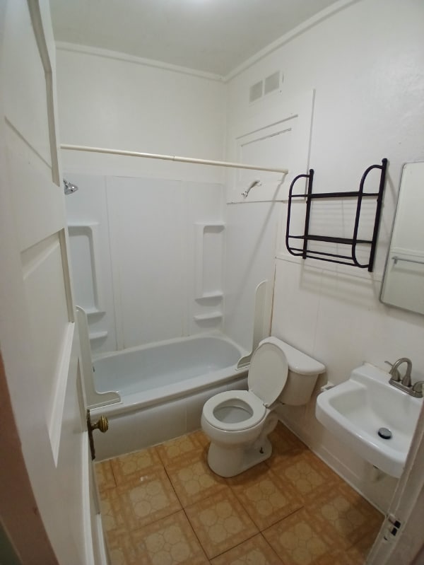 Building Photo - 1703 12th Ave