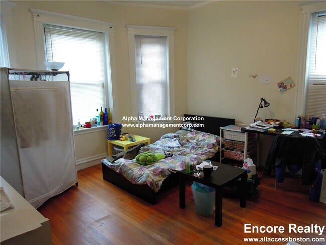 Building Photo - 17-19-19 Washington St S