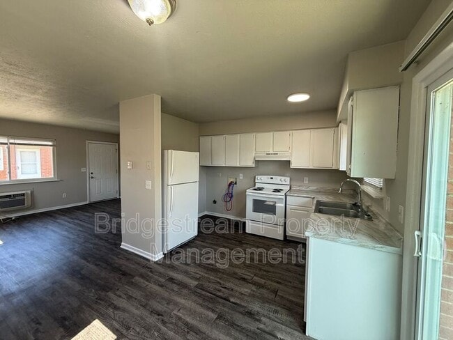 Building Photo - 4650 Waynedale Cir