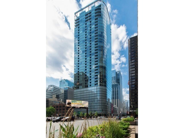 Building Photo - 600 N Fairbanks Ct Unit #1704 Rental