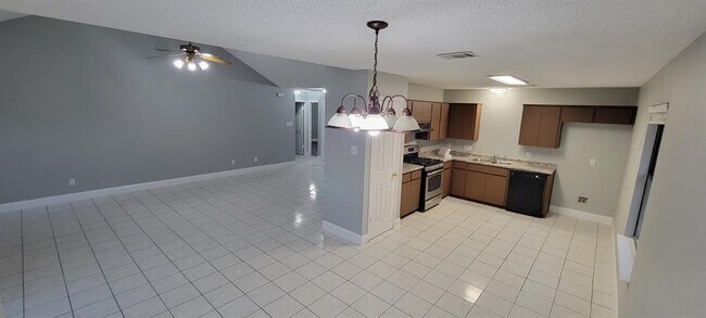 Photo - 16207 Parkway Dr