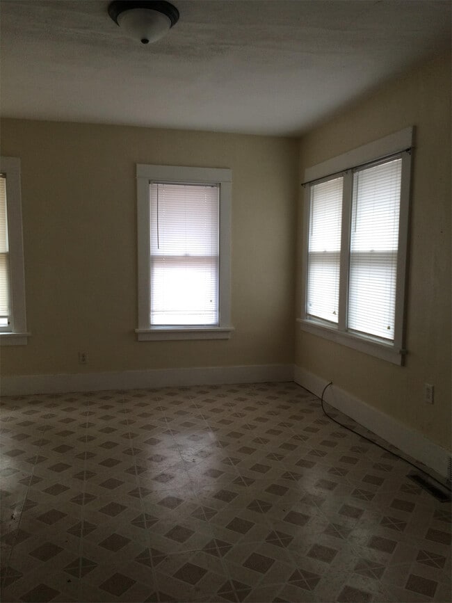 Photo - 205 Maplewood St