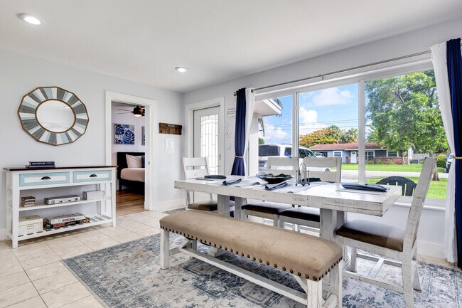 Photo - 242 SW 9th St