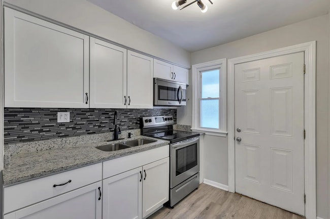 Photo - 354 N Roosevelt Ave