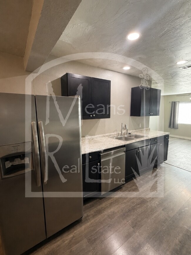 Photo - 608 Welshire St