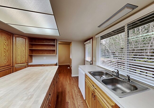 Photo - 3702 Mirror Lake Dr