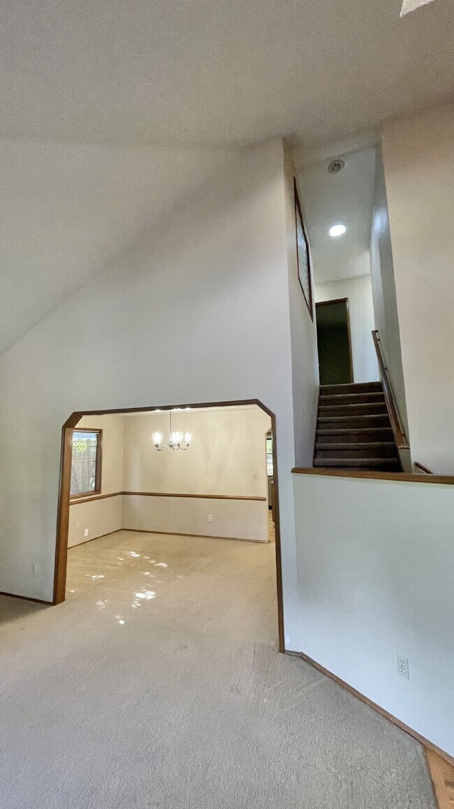 Charming 4Bedroom Home in SoughtAfter Sa... Issaquah, WA