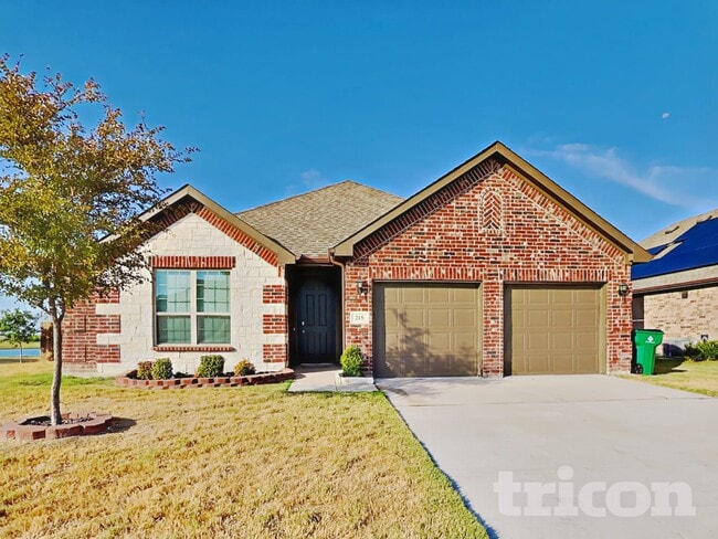 Building Photo - 215 Saddlebrook Ln