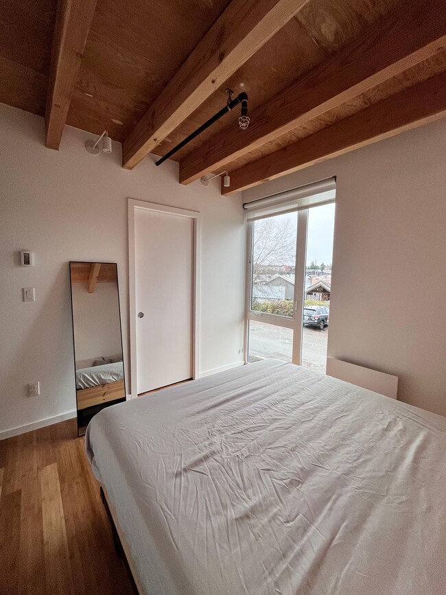 Photo - 2950 Fairview Ave E