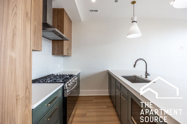 Photo - 1625 W Grand Ave