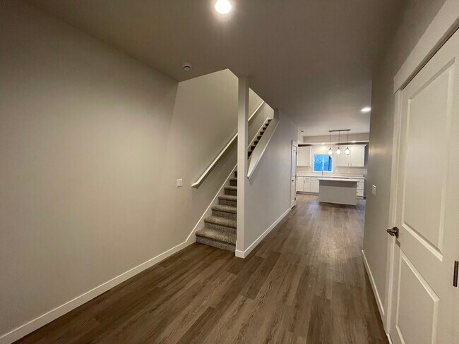 1030 Finch Ln