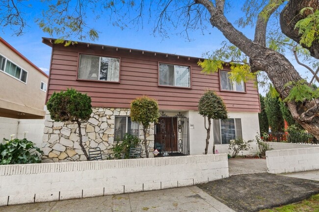 Building Photo - Bright Upstairs Apartment in North Long Beach Unit 55th4