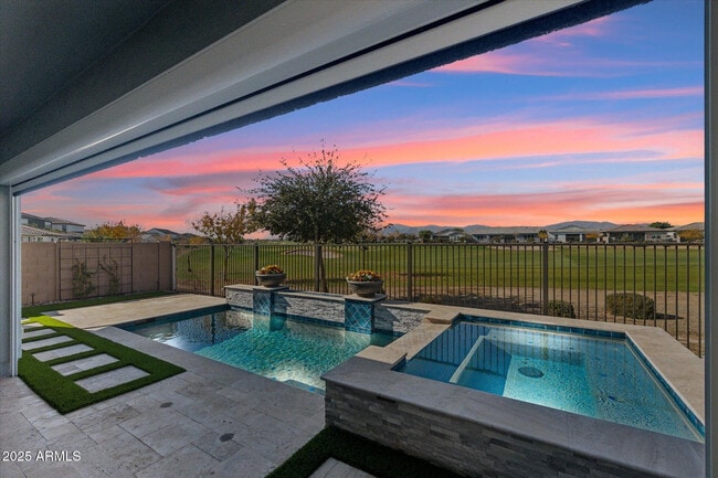 Building Photo - 11138 N San Clemente St